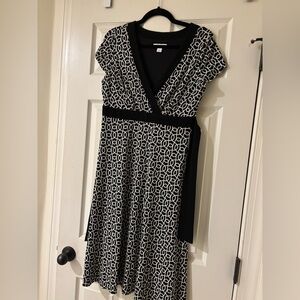 Dressbarn Black and White A-line Midi Dress Size 12